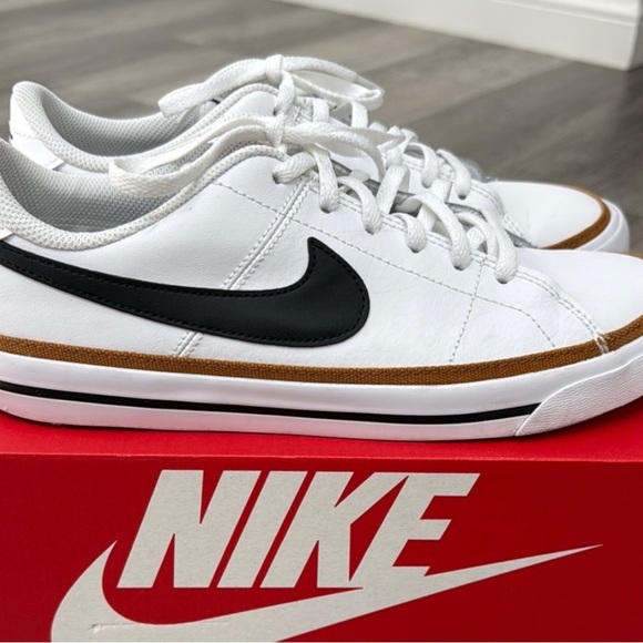 NWT NIKE COURT LEGACY - Picture 3 of 5
